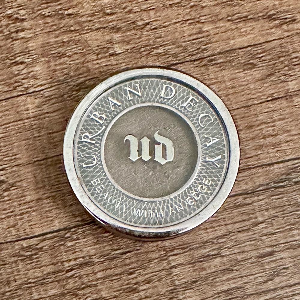 Urban Decay Single Eyeshadow in Stray Dog - Picture 2 of 5
